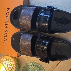 AUTHENTIC 🔥💯🔥🔥ouis Vuitton Monogram Mule Slides